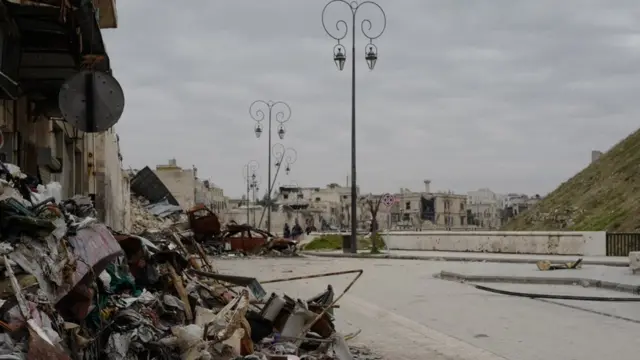 Menjelang Benteng tua Aleppo. "Sebelum perang, ini merupakan tempat yang menyenangkan untuk jalan-jalan," kata Bowen.