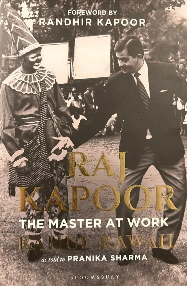 राज कपूर पर फ़िल्म निर्देशक राहुल रवैल की लिखी एक किताब हाल में 'ब्लूम्सबरी इंडिया' से प्रकाशित हुई है.