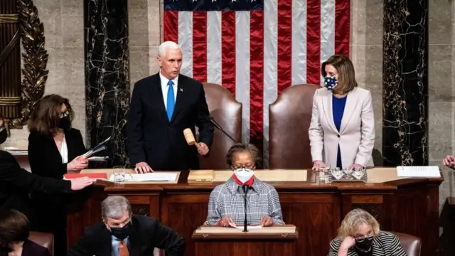 El vicepresidente Mike Pence y la presidenta de la Cámara de Representantes Nancy Pelosi.