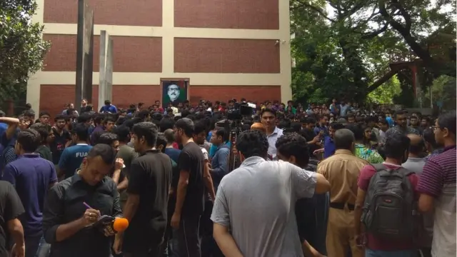 বিক্ষোভ চলছে বুয়েট ক্যাম্পাসে।