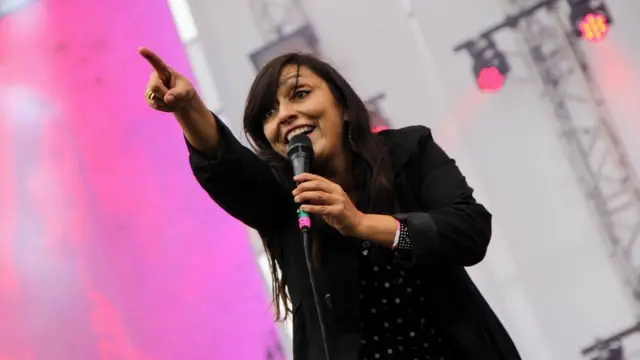 Javiera Parra en concierto (crédito: Javiera Parra / Facebook)