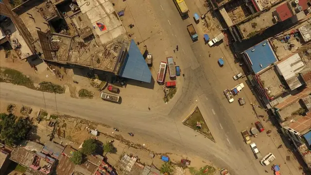 नारायणगढ-मुग्लिन सडक मुग्लिन चोकमा पृथ्वी राजमार्गमा जोडिन्छ।