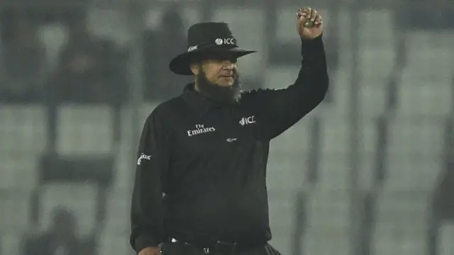 আম্পায়ার তানভীর আহমেদের সিদ্ধান্ত নিয়ে বিতর্ক