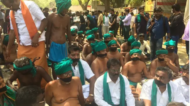 டெல்லியில் தமிழக விவசாயிகள் போராட்டம்