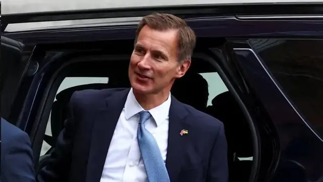 쿼지 콰텡 재무장관 후임으로 임명된 헌트 장관은 트러스 전 총리가 내놓은 감세 정책 대부분을 철회했다