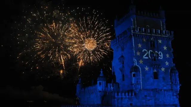 Фейерверки в Лиссабоне в день подписания Лиссабонского договора