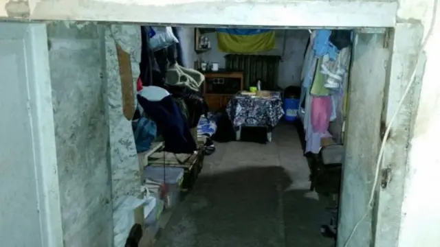 Людей тримали у таких умовах