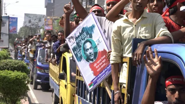 আশেপাশের বিভিন্ন জেলা থেকে বিএনপির নেতা-কর্মীরা খুলনার সমাবেশে এসে যোগ দেন