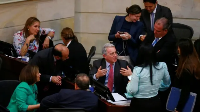 El expresidente Uribe insiste en que está abierto al diálogo.