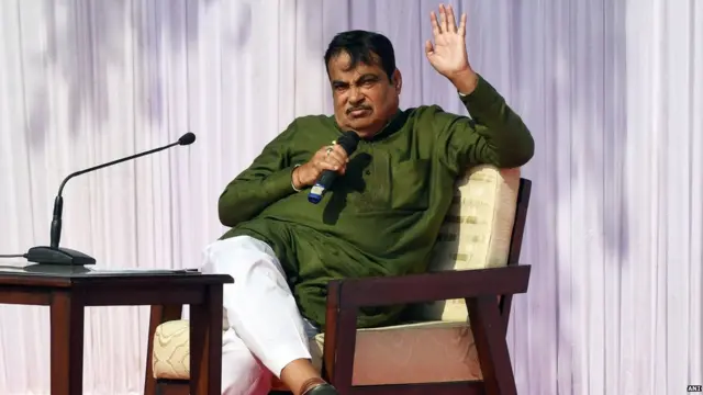केंद्रीय सड़क एवं परिवहन मंत्री नितिन गडकरी