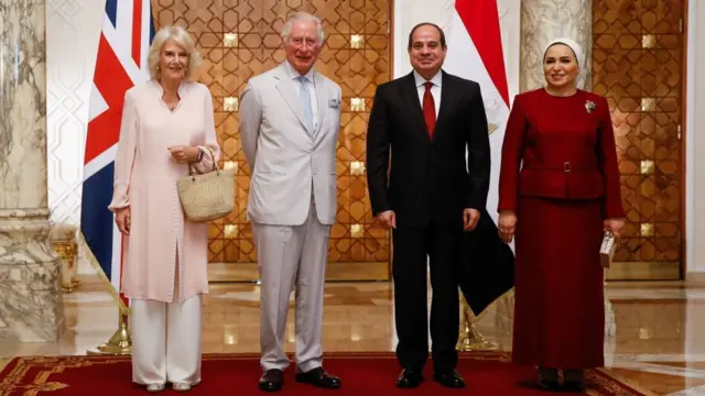 السيسي وزوجته وتشارلز وزوجته في مصر