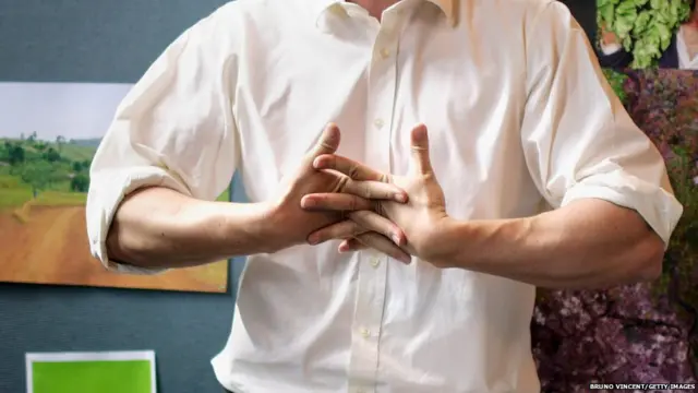 उंगलिया चटकाना