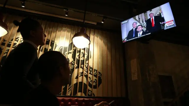 Chinos observan el discurso de Trump