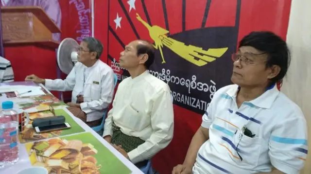 ၁၉၉၀ အနိုင်ရ လွှတ်တော်အမတ်တွေနဲ့ ဖွဲ့စည်းထားတဲ့ ညီညွတ်သော အမျိုးသားဒီမိုကရေစီအဖွဲ့