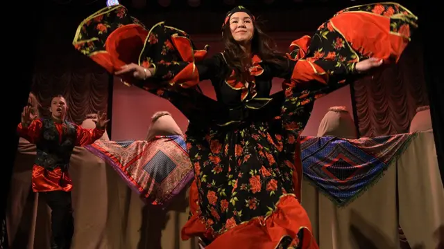 сцена из спектакля