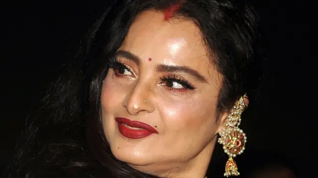 করোনা টেস্ট করাচ্ছেন অভিনেত্রী রেখা-ও