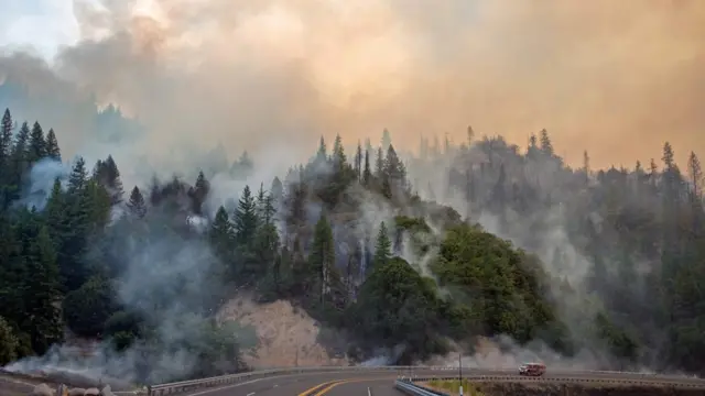 حريق منطقة كار من أضخم حرائق كاليفورنيا