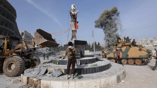 กองทัพตุรกีบุกเข้าถึงใจกลางเมืองอาฟริน และเข้าทำลายรูปปั้นวีรบุรุษของชาวเคิร์ด