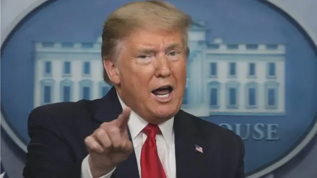 হোয়াইট হাউসের বিফ্রিংএ ডোনাল্ড ট্রাম্প