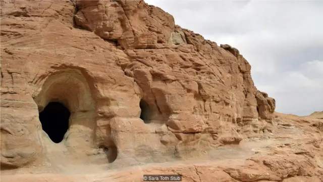 几百年里，成千上万的矿井与隧道藏于现在的提姆纳国家公园的地下。(Credit: Sara Toth Stub)