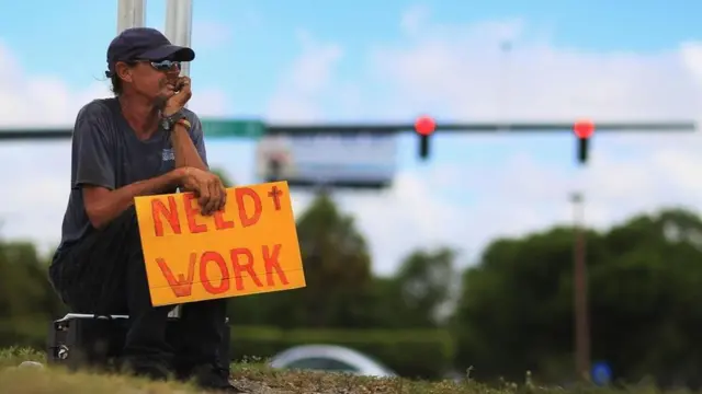 Гарантированный источник дохода может поменять наше отношение к постулату, гласящему, что лишь работающие люди являются полноценными членами общества