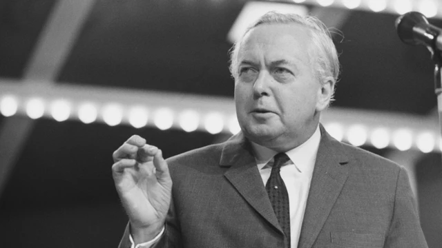 مشکلات اقتصادی باعث شد دولت هارولد ویلسون به فکر خروج نظامیان بریتانیایی از خلیج فارس بیفتد