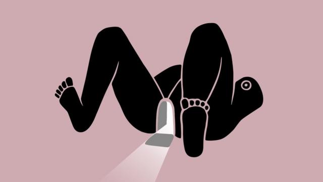 Illustration in black and pink of a woman lying down, with her legs open, and the entrance of a tunnel between them