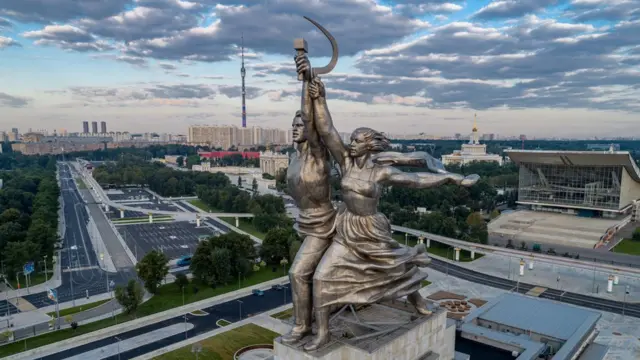 Порно видео в деревне, Зрелые колхозницы, Секс на ферме