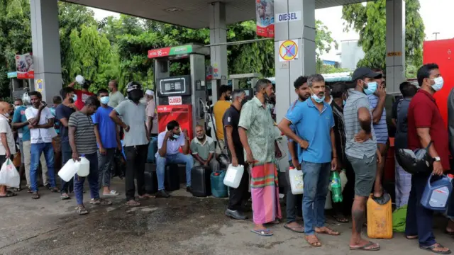 இலங்கைக்கு வரும் எரிபொருள் கப்பல்கள்