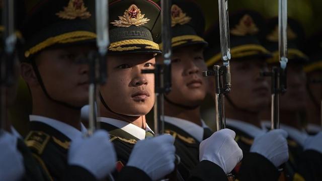 中国官媒称，中国现有退役军人5700万，这个数字以每年几十万的速度递增。