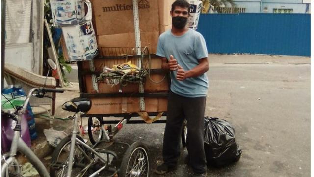 Éliton ao ladoapostas eleitorais on lineseu atual triciclo, sem motor