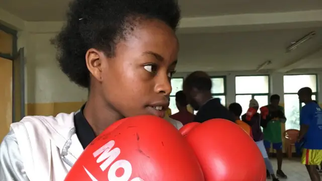 ጓል ኣንስተይቲ ሰልጣኒት