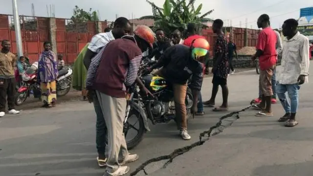 Hari imigaga minini iboneka mu bibanza bitari bike inyuma ya nyamugigima yakurikiye iturika ry'ikirunga mu ndwi iheze