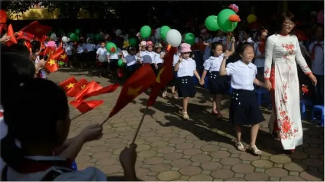 Cô giáo và học sinh (ảnh minh họa)