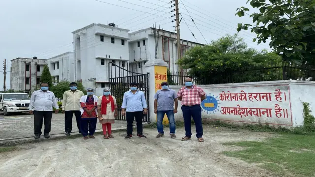 कुशीनगर के एल 1 सेंटर में कार्यरत स्टाफ़