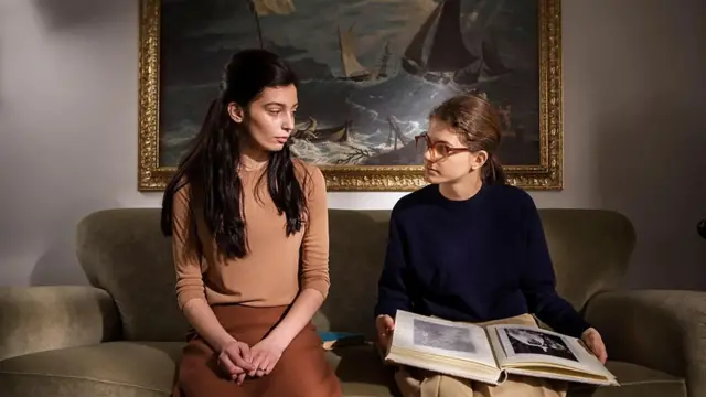 Scena iz serije "Moja genijalna prijateljica"