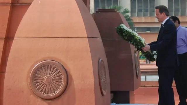 ஜாலியன்வாலா பாக்கில் முன்னாள் பிரிட்டன் பிரதமர் டேவிட் கேமரூன்