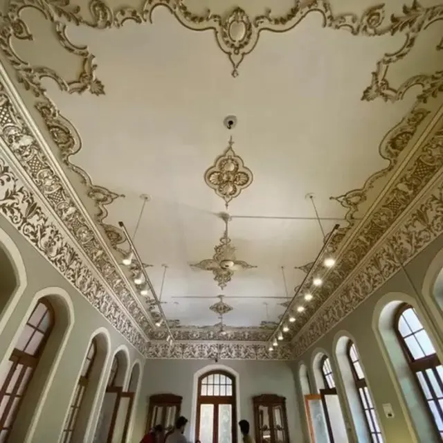 ముఖి హౌస్ లోపలి భాగం