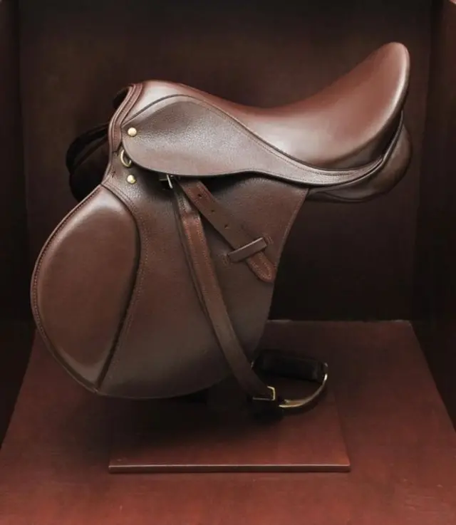 विशेष रूप से तैयार की गई घोड़े की ज़ीन