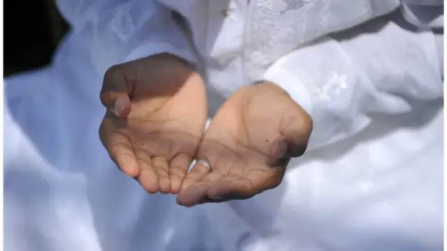 তখনকার বাঙালী মুসলিম সমাজ এই গানটি তখন লুফে নিয়েছিল।