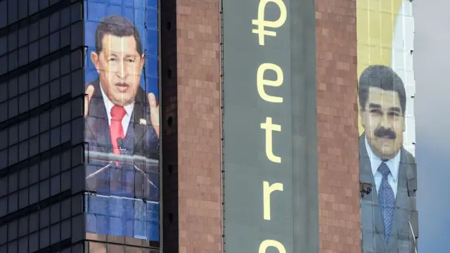 Chavez ve Maduro posterleri