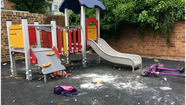 La cour de récréation à Hanwell