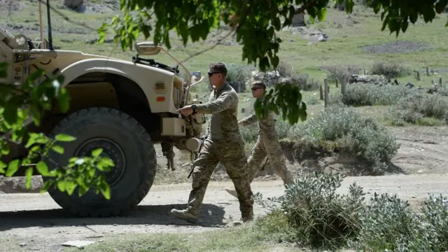 افغانستان د اداري فساد د سر پنځو هېوادونو کې دی