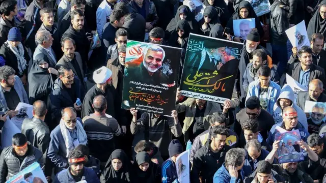 Kirman şəhərində dəfn mərasimi