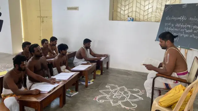 ஜாதி அர்ச்சகர் பயிற்சிப் பள்ளிகள்