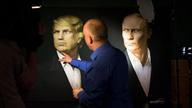 Потреты Трампа и Путина