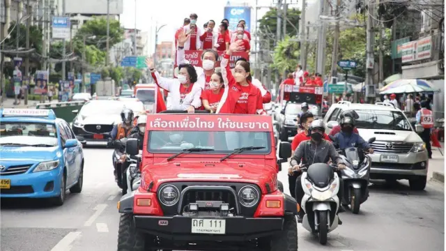 แพทองธาร ชินวัตร ช่วยผู้สมัคร ส.ก.เพื่อไทย หาเสียงอย่างต่อเนื่อง ก่อนที่พรรคจะได้ที่นั่งในสภา กทม. มากที่สุด