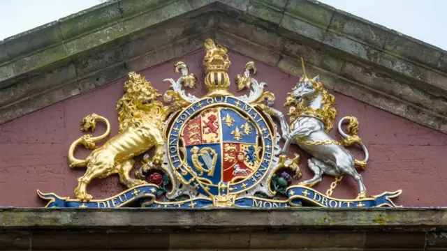 Английский леы и шотландский единорог в Британском гербе