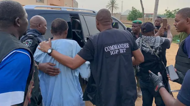 Mgbe azọpụtara ọgọ Buhari Magajin Garin Daura n'aka ndị ntọ