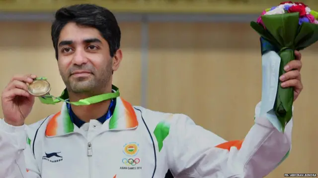 ਏਸ਼ੀਅਨ ਗੇਮਜ਼ 2014 ਦੌਰਾਨ ਮੈਡਲ ਨਾਲ ਅਭਿਨਵ ਬਿੰਦਰਾ